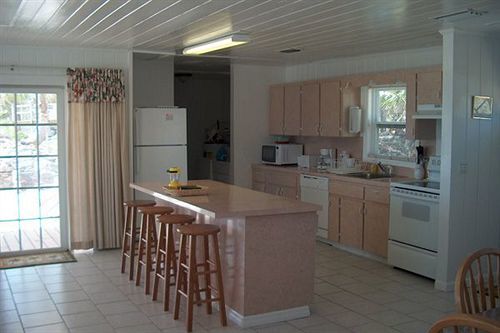 מארש הארבור Pelican Beach Villas מראה חיצוני תמונה